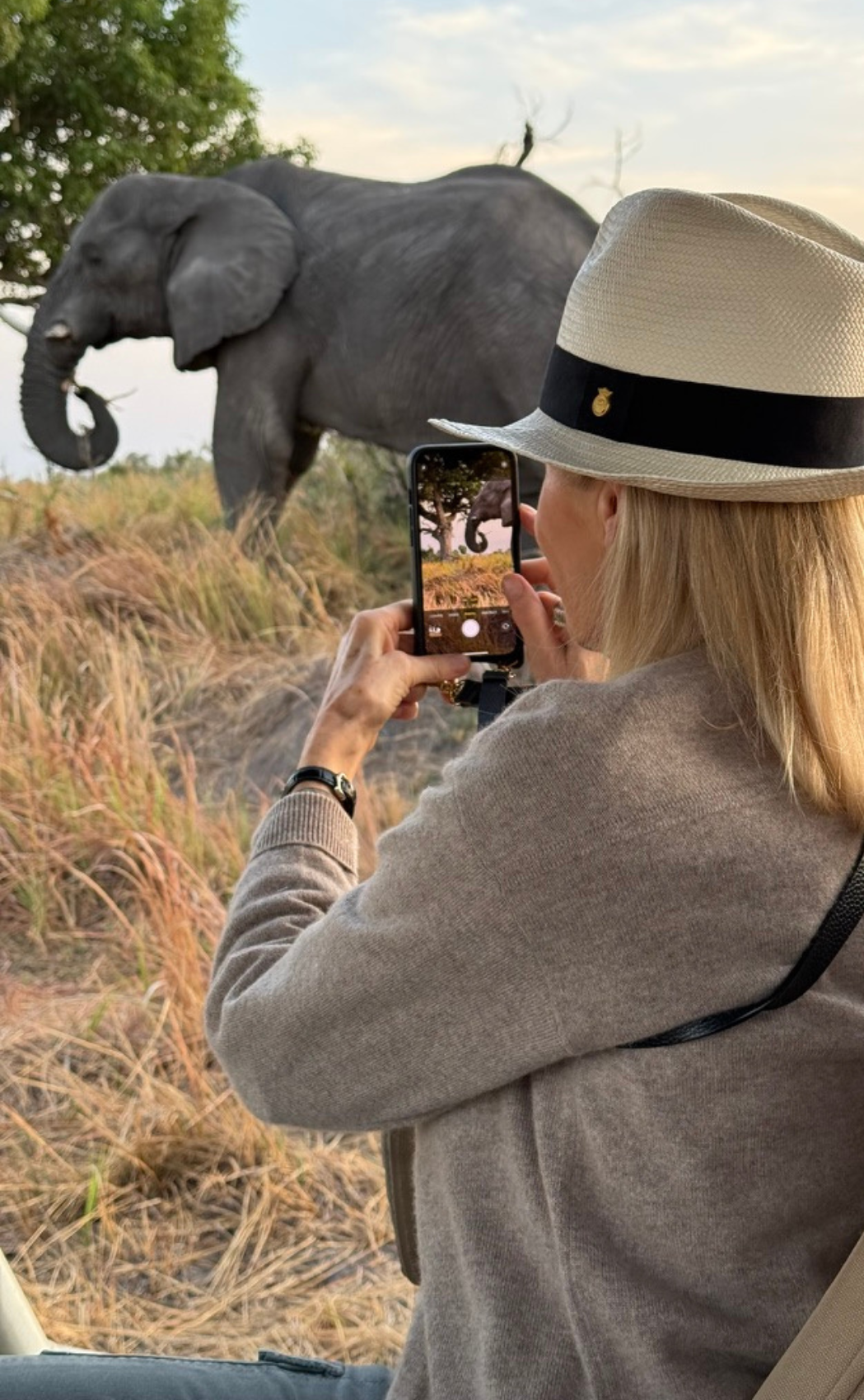 Hils photographing an elephant